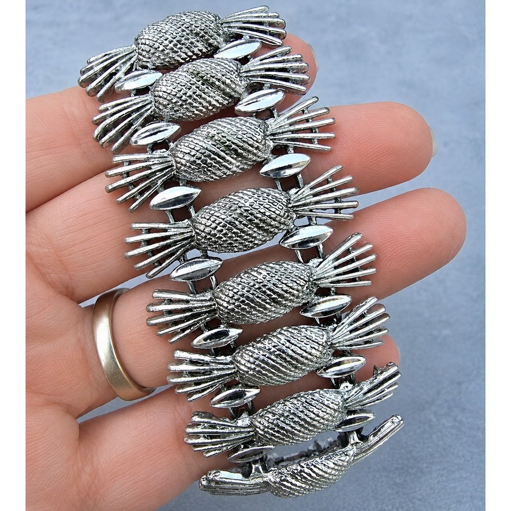 Vintage Sarah Coventry Pinapple/Pinecone Silver Tone Bracelet MCM